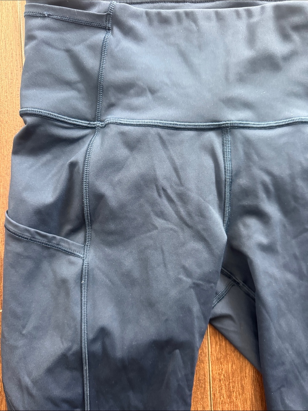 Lululemon • Fast & Free Crop II *Nulux 19"
Midnight Navy Size 6 - Picture 9 of 16